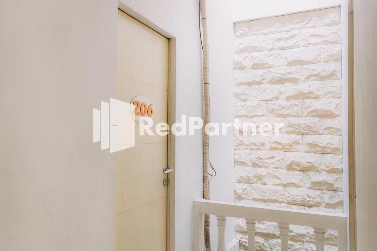 We Stay Residence Redpartner Surabaya Exterior foto